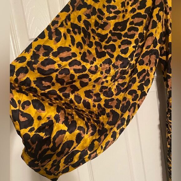 Ronny Kobo Giorgia Leopard Print Puffed Shoulder Faux
Wrap Dress Size XS - Picture 10 of 13
